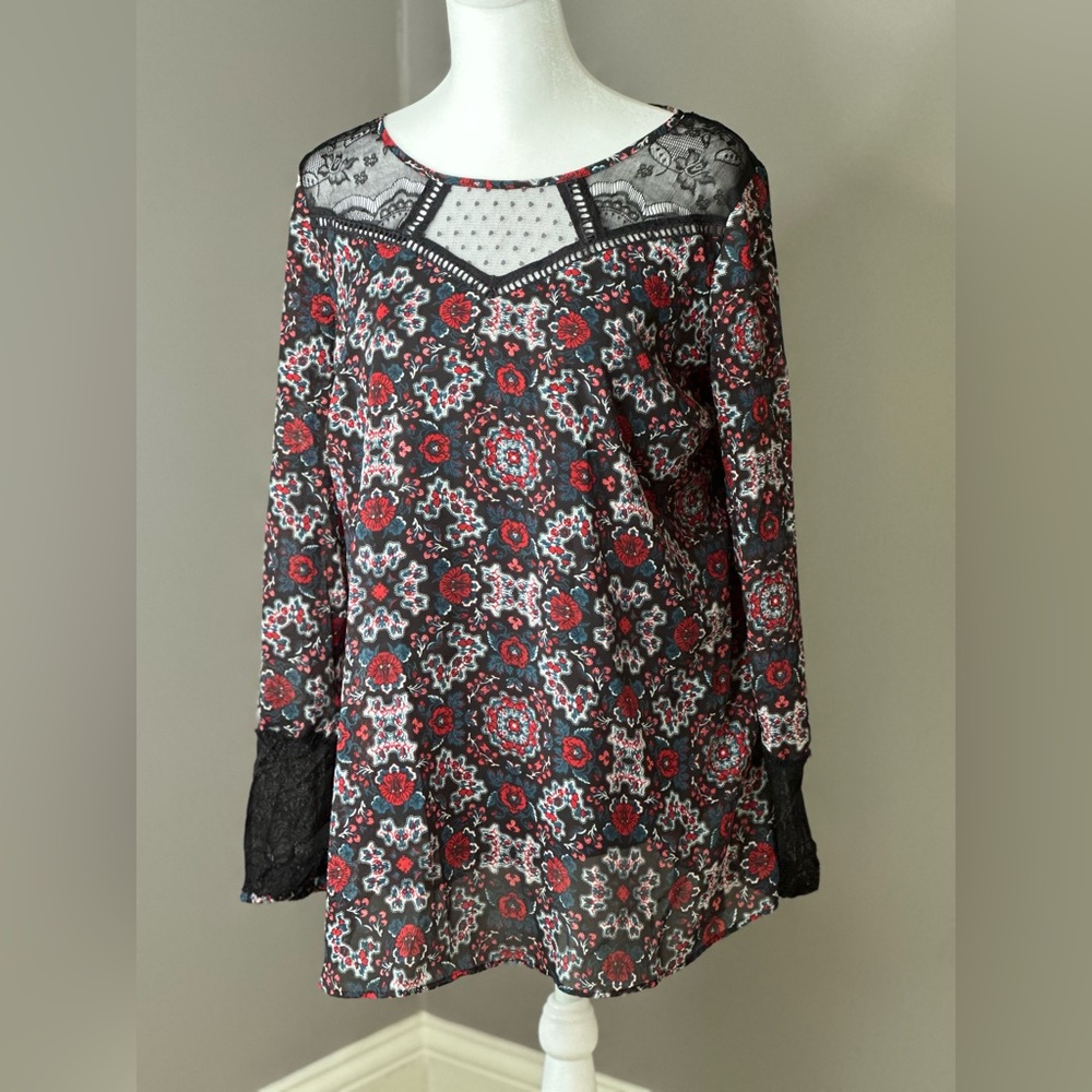 Beautiful black floral long sleeve blouse size large